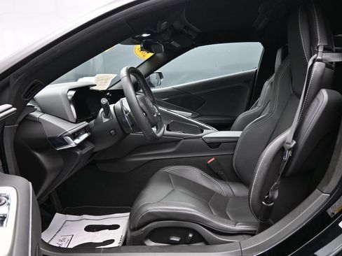 Used 2021 Chevrolet Corvette Stingray Coupe w/ Z51 Performance Package RWD image 9