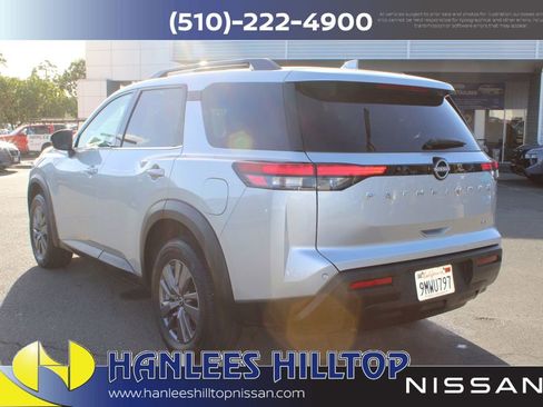 Certified 2024 Nissan Pathfinder SV image 9