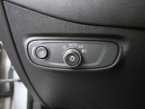 Used 2021 Chevrolet Equinox LS w/ LS Convenience Package image 28