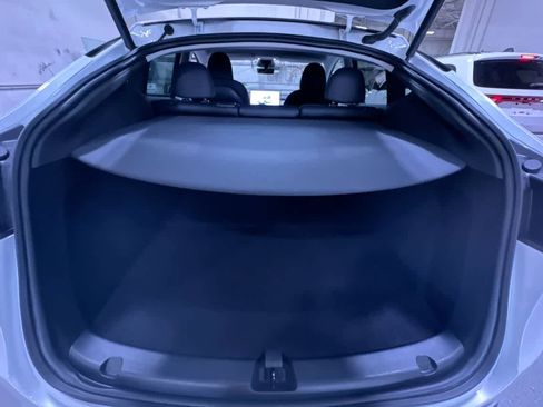 Used 2024 Tesla Model Y Long Range image 39