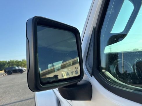 Used 2018 Jeep Wrangler Unlimited Sahara AWD/4WD image 28