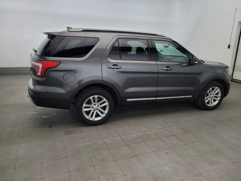 Used 2017 Ford Explorer XLT w/ Equipment Group 202A FWD image 10