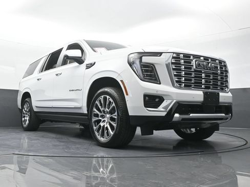 Used 2026 GMC Yukon XL Denali w/ Denali Reserve Package AWD/4WD image 76