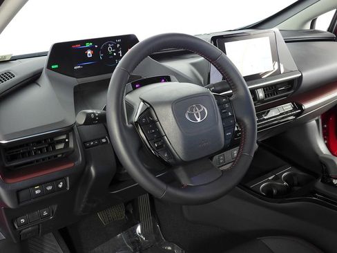 Used 2025 Toyota Prius Plug-In Hybrid image 29