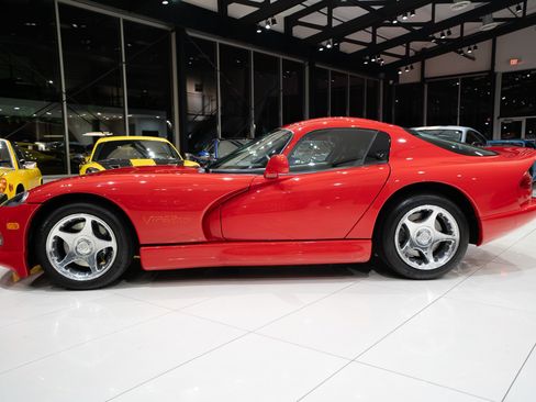 Used 1997 Dodge Viper GTS RWD image 32