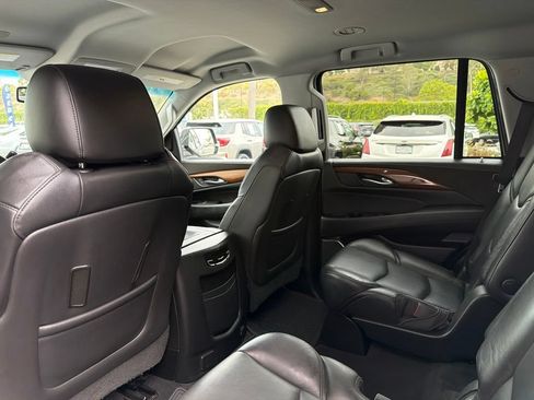 Used 2018 Cadillac Escalade 4WD image 6