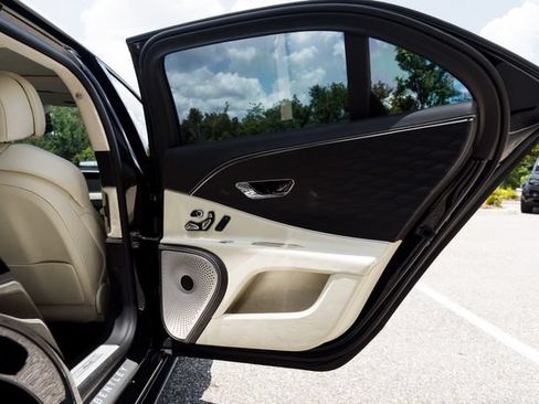 Used 2023 Bentley Flying Spur Azure AWD/4WD image 21