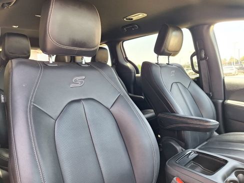 Used 2024 Chrysler Pacifica Limited FWD image 26