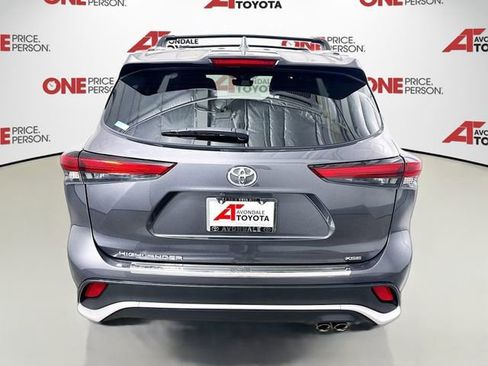 Used 2023 Toyota Highlander XSE FWD image 6
