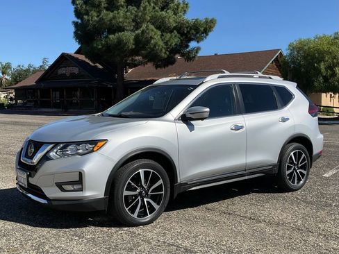 Used 2020 Nissan Rogue SL w/ Premium Package image 2