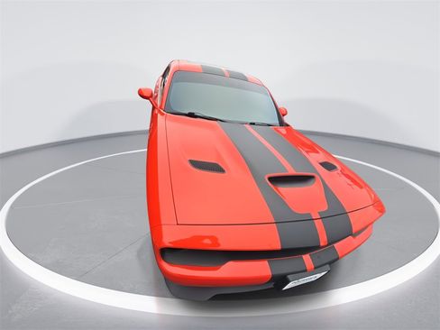 Used 2017 Dodge Challenger SRT Hellcat image 2