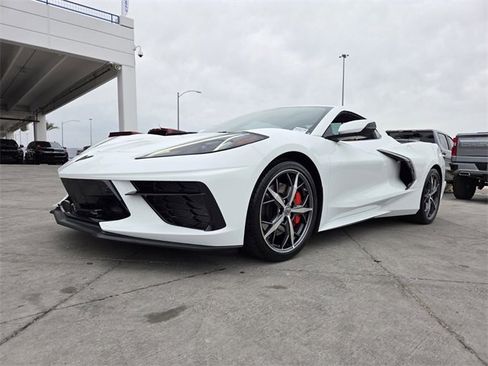 Certified 2022 Chevrolet Corvette Stingray w/ Z51 Performance Package image 2