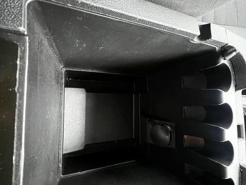 Used 2013 Dodge Challenger SXT image 27