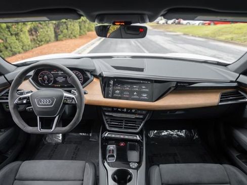 Used 2022 Audi e-tron GT Premium Plus AWD/4WD image 25