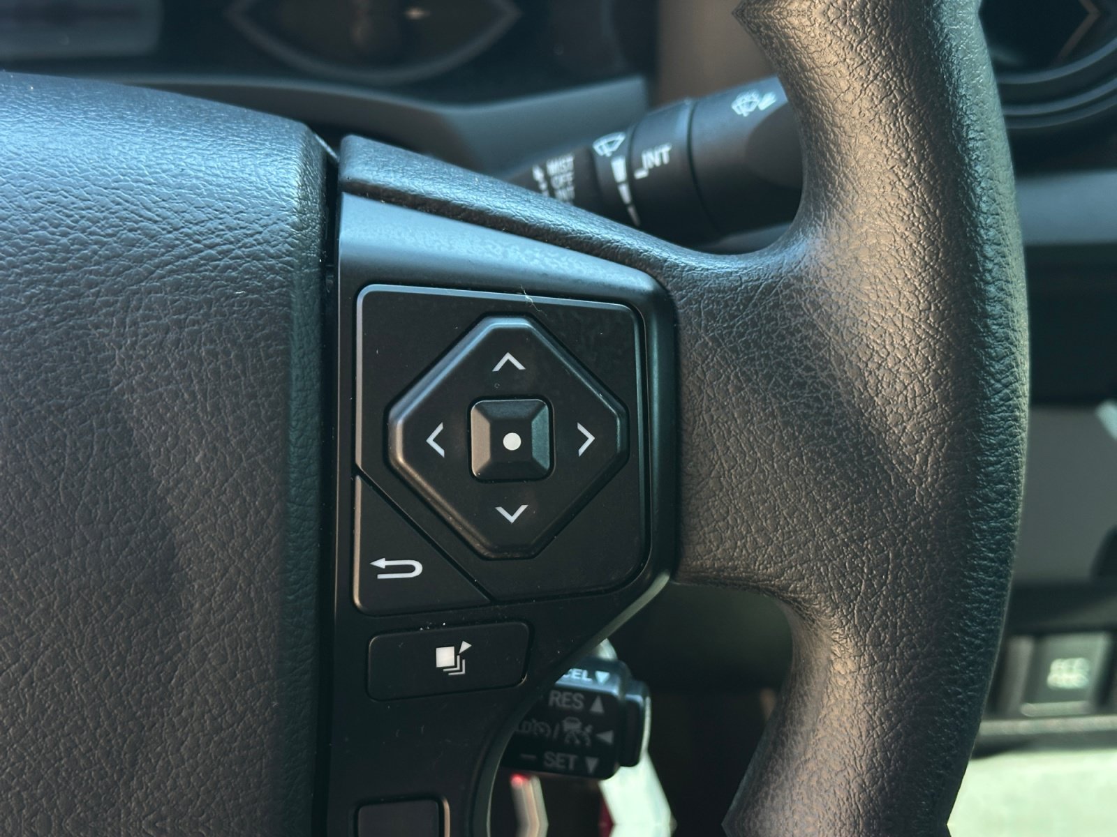 Used 2022 Toyota Tacoma SR w/ SR Convenience Package RWD image 27