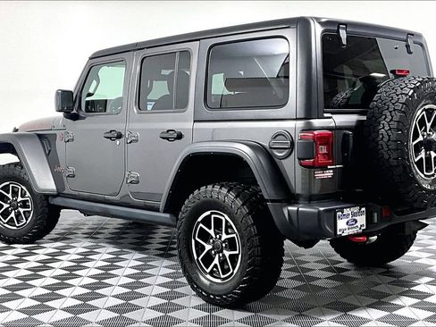 Used 2025 Jeep Wrangler Unlimited Rubicon AWD/4WD image 11