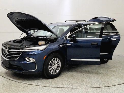 Used 2023 Buick Enclave Essence image 10