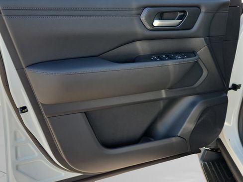 New 2026 Nissan Armada SV image 18