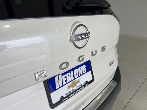 Used 2023 Nissan Rogue SV FWD image 27