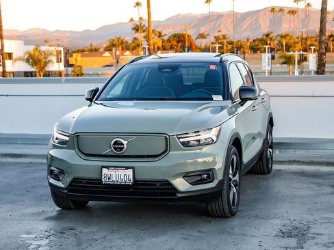 Used 2021 Volvo XC40 P8 Recharge image 4