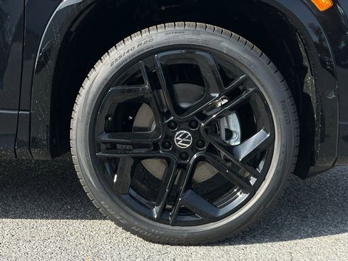 New 2026 Volkswagen Tiguan SE R-Line image 8