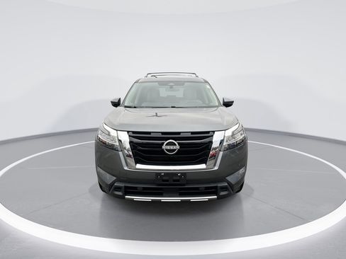 Used 2024 Nissan Pathfinder SL image 3