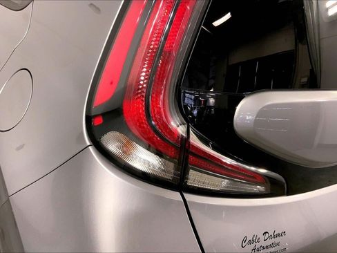 Certified 2025 Kia Soul LX w/ LX Technology Package FWD image 27