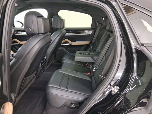 Certified 2024 Porsche Cayenne Coupe AWD/4WD image 15