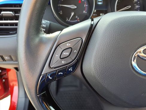 Used 2022 Toyota C-HR XLE FWD image 29