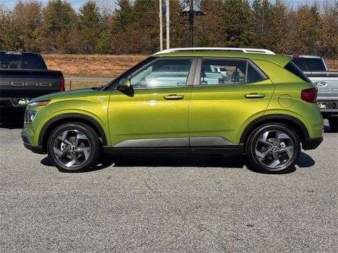 Used 2024 Hyundai Venue SEL image 6