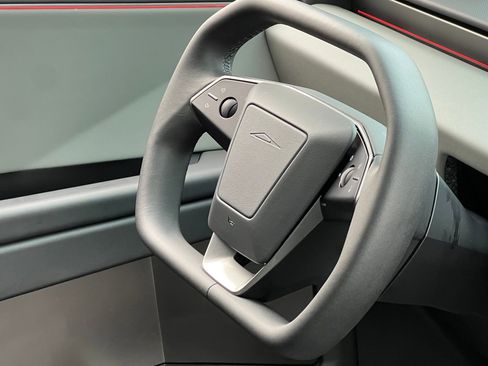 Used 2024 Tesla Cybertruck AWD Crew Cab image 32