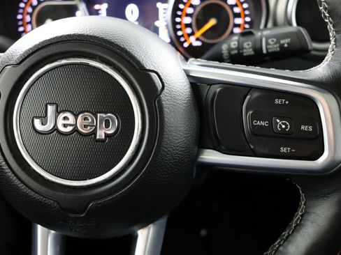 Used 2019 Jeep Wrangler Unlimited Sahara w/ Safety Group AWD/4WD image 26