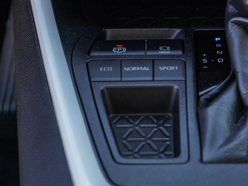 Certified 2021 Toyota RAV4 XLE w/ Convenience Package FWD image 39