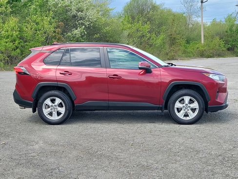 Used 2021 Toyota RAV4 XLE w/ Convenience Package AWD/4WD image 4