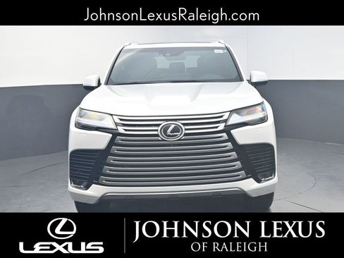 Used 2024 Lexus LX 600 4WD w/ Luxury Package image 4