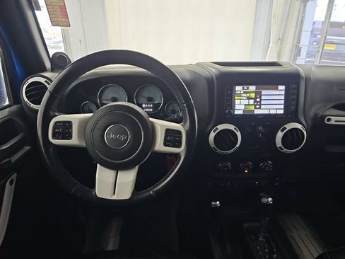 Used 2014 Jeep Wrangler Unlimited Sahara AWD/4WD image 13