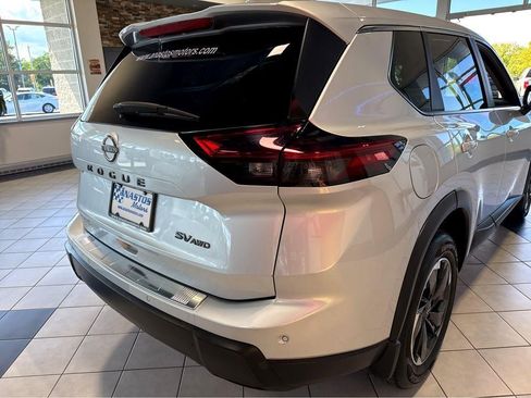 Used 2024 Nissan Rogue SV AWD/4WD image 13