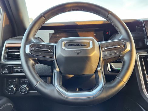 Used 2025 GMC Yukon Denali image 21