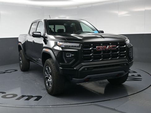 Used 2024 GMC Canyon AT4 w/ AT4 Premium Package AWD/4WD image 14