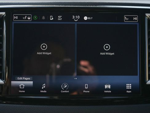 Used 2024 Chrysler Pacifica Touring-L image 17