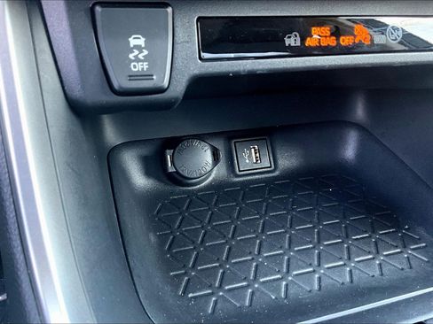 Used 2025 Toyota RAV4 LE AWD/4WD image 25