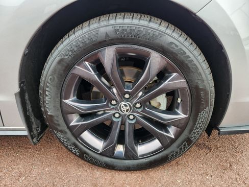 Used 2023 Toyota Sienna XSE image 7