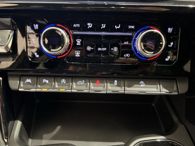 New 2026 GMC Sierra 1500 AT4 w/ AT4 Premium Package AWD/4WD image 17