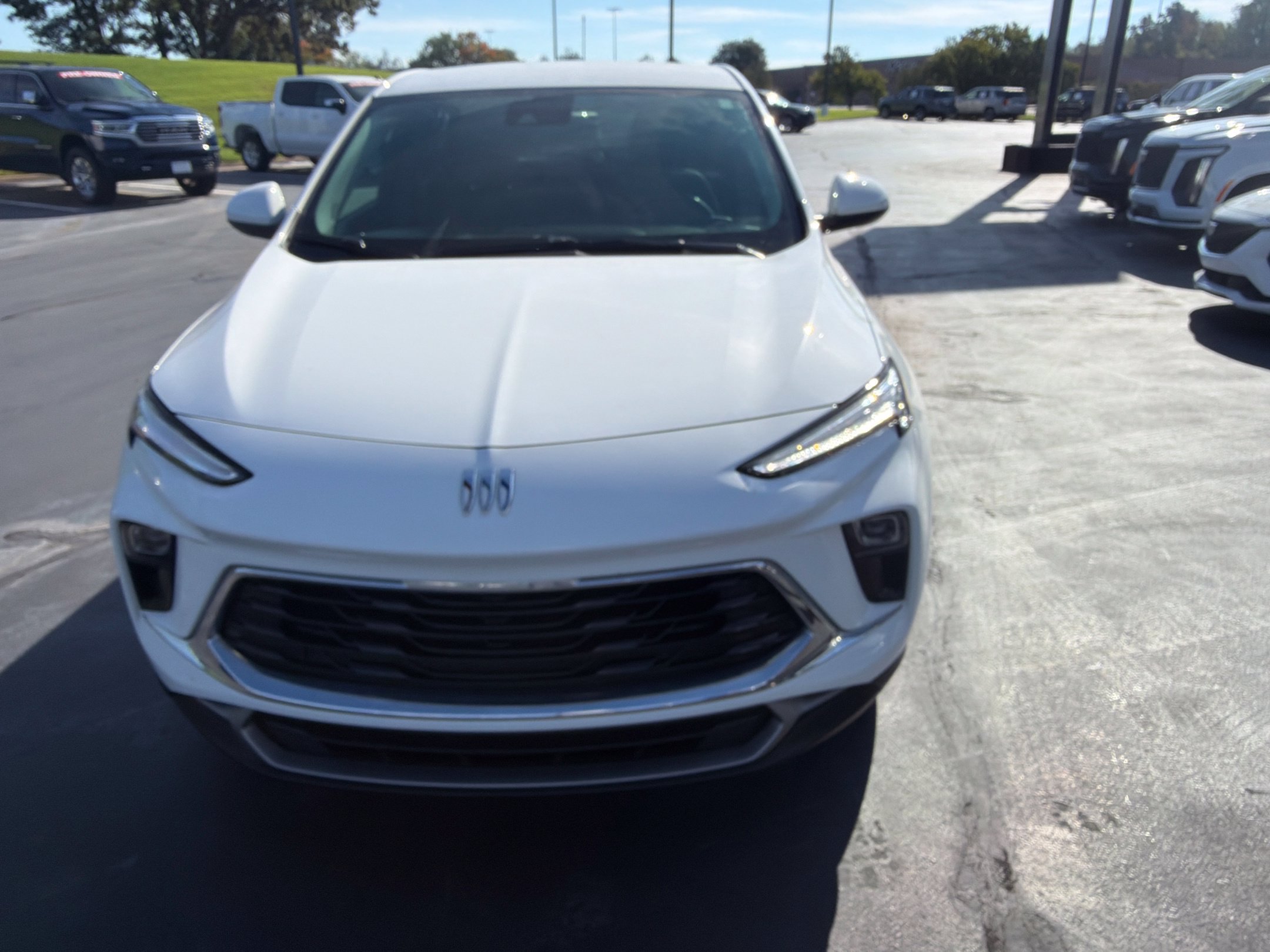 Used 2024 Buick Encore GX Preferred FWD image 2