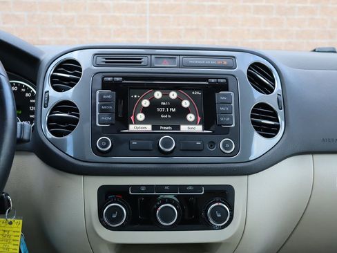 Used 2012 Volkswagen Tiguan S image 32