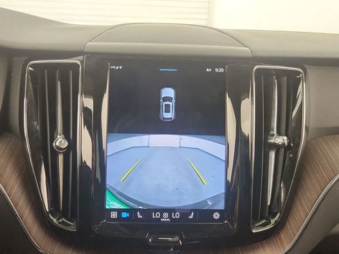 Used 2022 Volvo XC60 B5 Momentum image 29