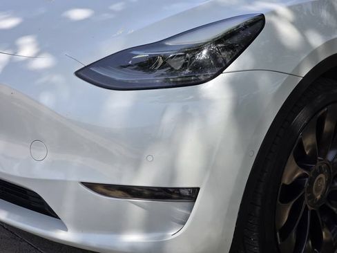Used 2022 Tesla Model Y Performance AWD/4WD image 7