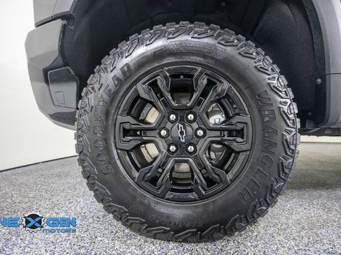 Used 2025 Chevrolet Silverado 1500 ZR2 w/ Technology Package AWD/4WD image 50