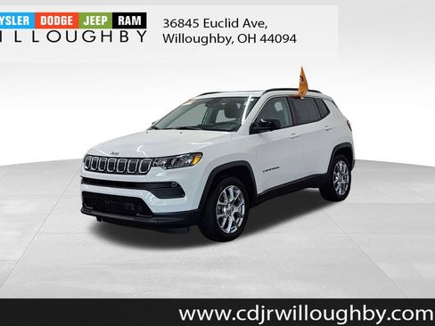 Certified 2022 Jeep Compass Latitude w/ Sun and Sound Group AWD/4WD image 1