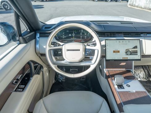 Certified 2024 Land Rover Range Rover Long Wheelbase SE image 13